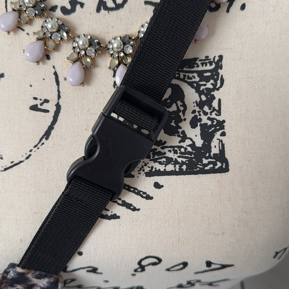 Old Navy-Cheetah Waist Bag - Picture 6 of 7